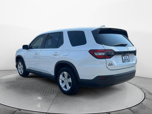 Used 2023 Honda Pilot LX image 5