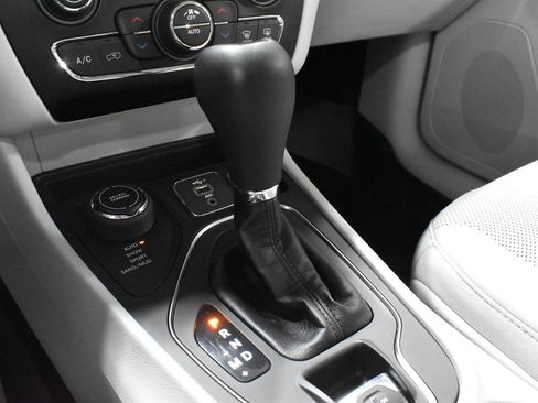 Used 2021 Jeep Cherokee Latitude Lux w/ Sun & Sound Group image 21