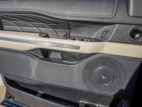 Used 2019 Ford Expedition Max Platinum image 24