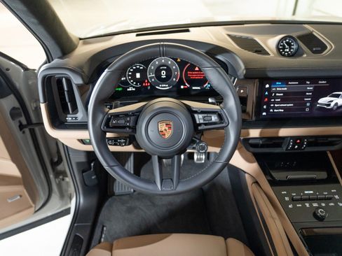Used 2025 Porsche Cayenne GTS AWD/4WD image 27
