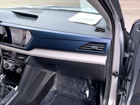 Used 2023 Volkswagen Taos SE w/ Panoramic Sunroof Package image 16