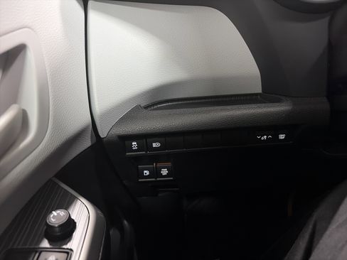 Used 2025 Toyota Sienna LE image 16