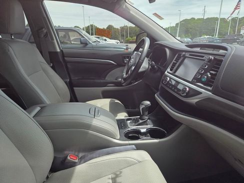 Used 2019 Toyota Highlander Limited image 10