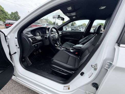 Used 2017 Honda Accord Sport image 59