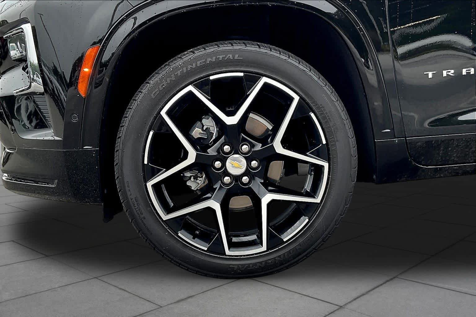 Used 2025 Chevrolet Traverse High Country w/ LPO, Floor Liner Package FWD image 29