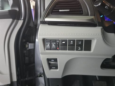 Used 2018 Honda Odyssey EX-L image 18