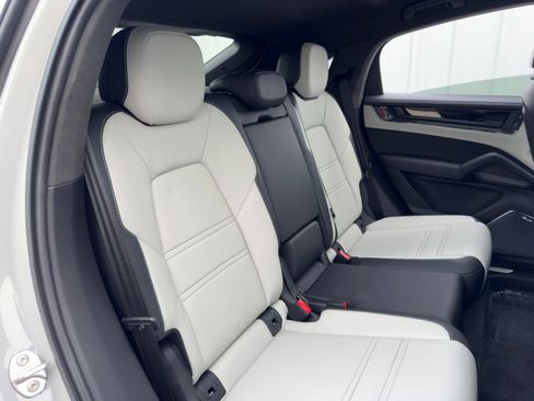 Used 2024 Porsche Cayenne Turbo image 55
