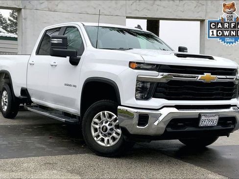 Used 2024 Chevrolet Silverado 2500 LT image 2