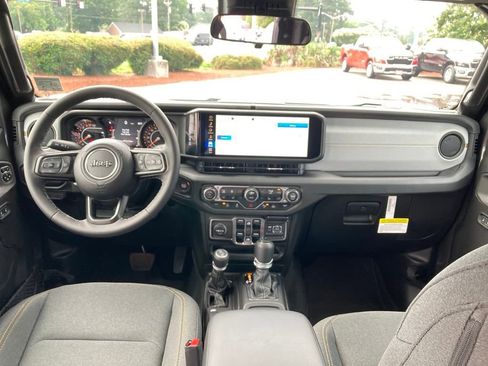New 2025 Jeep Gladiator Sport image 12