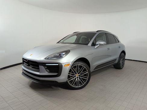 Certified 2026 Porsche Macan AWD/4WD image 1