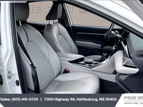 Used 2021 Toyota Camry SE image 6