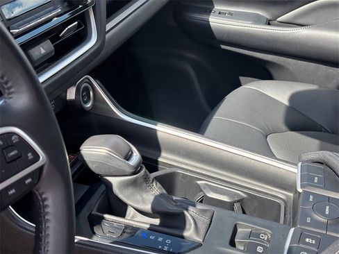 Certified 2024 Toyota Grand Highlander XLE image 12