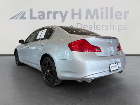 Used 2011 INFINITI G25 x w/ Moonroof Pkg AWD/4WD image 3