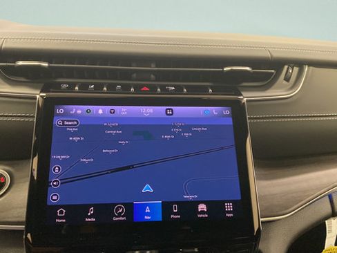 Used 2022 Jeep Grand Cherokee Overland AWD/4WD image 18