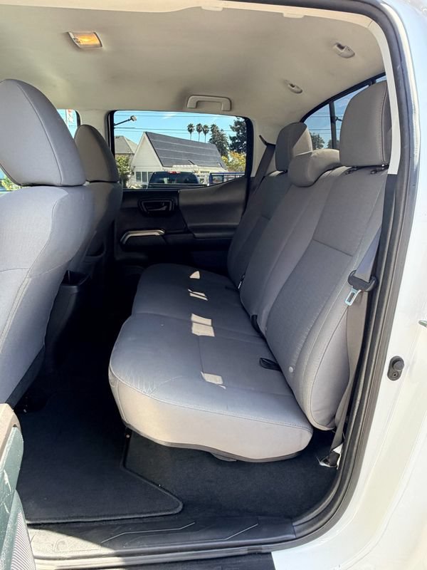 Used 2017 Toyota Tacoma SR5 AWD/4WD image 18