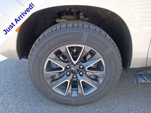 Used 2024 Chevrolet Tahoe Z71 w/ Luxury Package AWD/4WD image 10