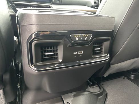 Used 2024 GMC Sierra 1500 AT4 w/ AT4 Premium Package AWD/4WD image 31