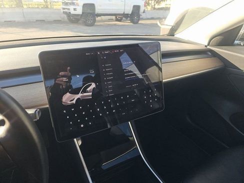 Used 2019 Tesla Model 3 Performance image 5