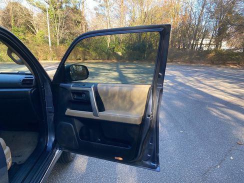 Used 2012 Toyota 4Runner Limited image 32