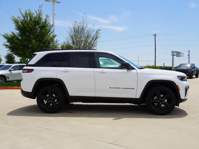 New 2026 Jeep Grand Cherokee Limited w/ Limited Altitude Package AWD/4WD image 11