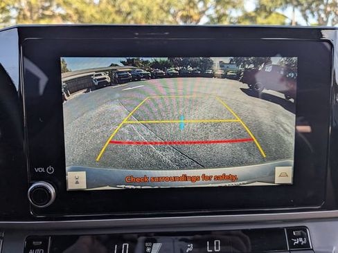 Used 2025 Toyota Camry SE AWD/4WD image 19