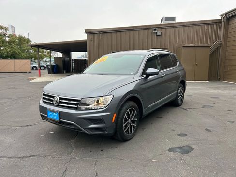 Used 2021 Volkswagen Tiguan SE image 3
