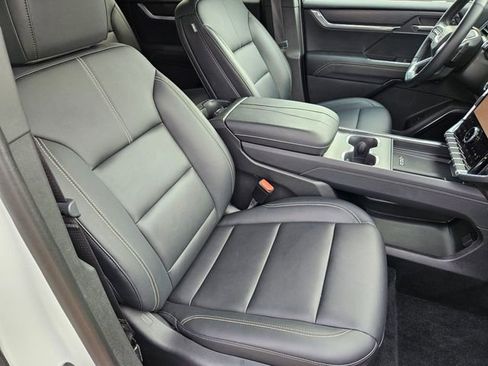 Used 2024 GMC Acadia Elevation image 26