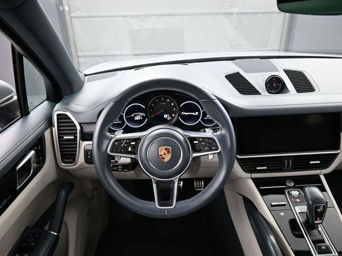 Certified 2021 Porsche Cayenne S image 17