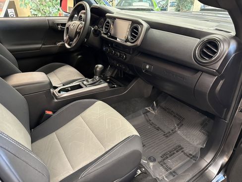Used 2023 Toyota Tacoma TRD Sport image 17