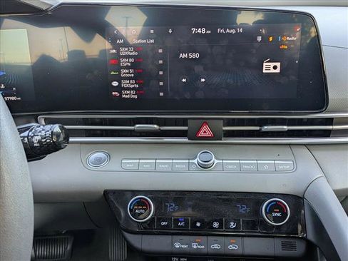 Used 2024 Hyundai Elantra SEL FWD image 12
