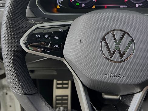 Used 2022 Volkswagen Tiguan SEL R-Line AWD/4WD image 19