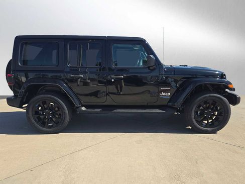 Used 2022 Jeep Wrangler Unlimited Sahara AWD/4WD image 2