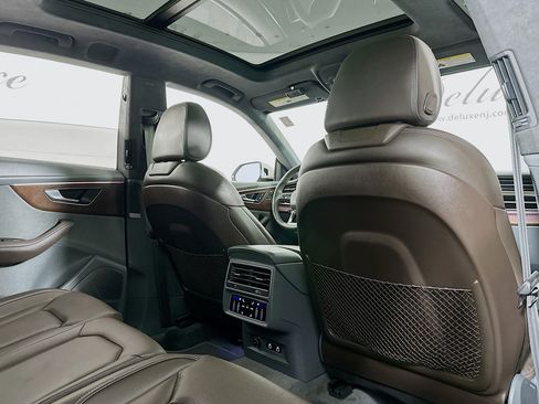 Used 2024 Audi Q8 Prestige w/ Prestige Package image 27