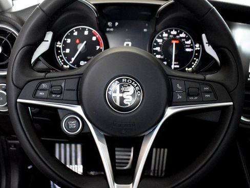 Used 2017 Alfa Romeo Giulia Ti w/ TI 19" Sport Package AWD/4WD image 16