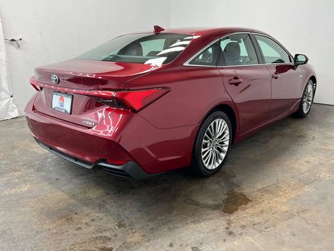 Used 2021 Toyota Avalon Limited w/ Advanced Safety Package FWD image 4