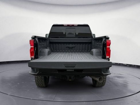 Used 2025 Chevrolet Silverado 2500 ZR2 w/ Technology Package image 7
