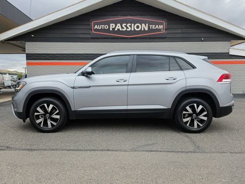 Used 2022 Volkswagen Atlas Cross Sport SE AWD/4WD image 2