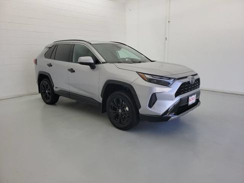 Used 2025 Toyota RAV4 SE AWD/4WD image 4