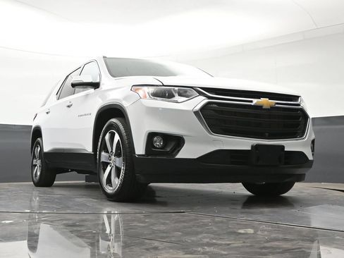 Certified 2020 Chevrolet Traverse LT w/ LT Premium Package AWD/4WD image 30