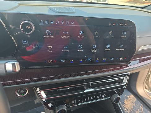 Used 2025 Chevrolet Traverse Z71 w/ Enhanced Driving Package AWD/4WD image 23