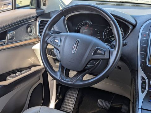 Used 2018 Lincoln MKX Reserve w/ Enhanced Security Package image 18