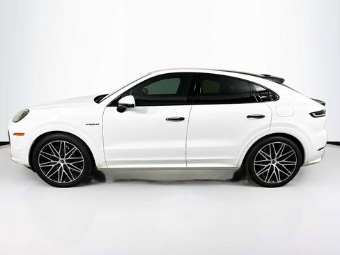 New 2025 Porsche Cayenne Turbo image 2