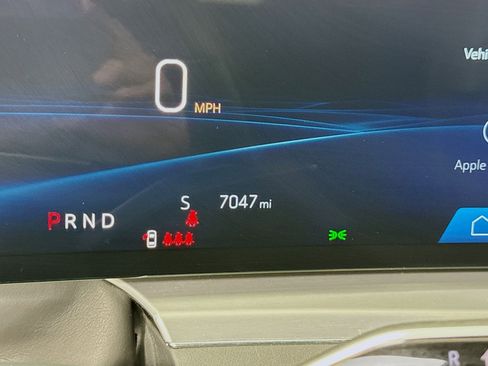 Used 2025 Cadillac Lyriq Luxury image 12