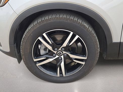Used 2023 Volvo XC40 B5 Plus AWD/4WD image 11