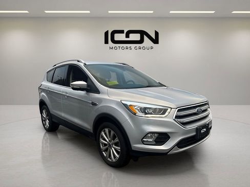 Used 2017 Ford Escape Titanium image 3