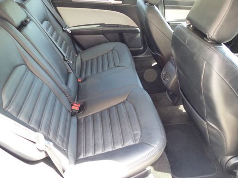 Used 2020 Ford Fusion SE w/ Equipment Group 151A FWD image 27