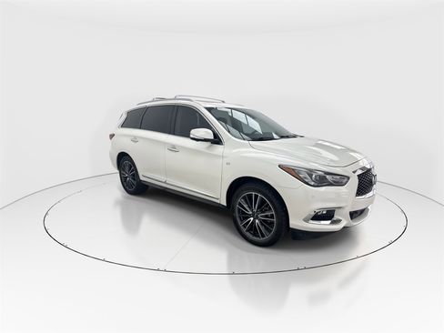 Used 2017 INFINITI QX60 Luxe w/ Deluxe Technology Package image 2