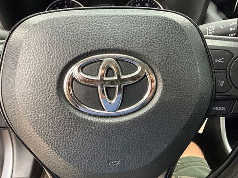 Used 2021 Toyota RAV4 LE FWD image 27