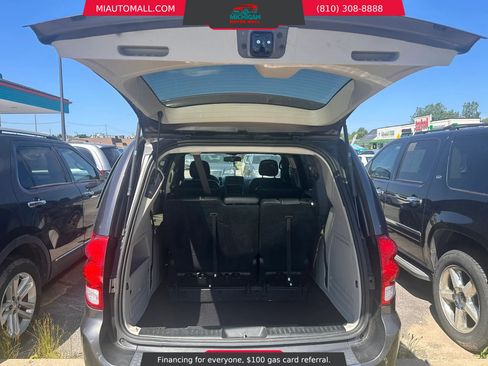 Used 2017 Dodge Grand Caravan SXT w/ Rear Park Assist Package FWD image 7