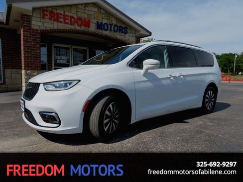 Used 2021 Chrysler Pacifica Touring-L w/ Uconnect Theater Family Group FWD image 1
